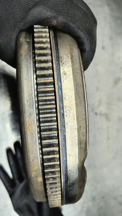 VW Audi Skoda 2.0 TDI Kaksoismassaväkä 03L105266DF image 4