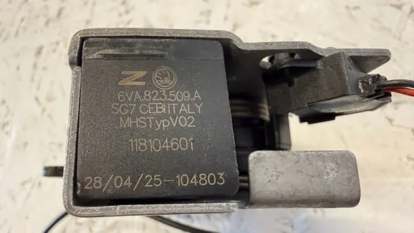 Fecho do Capô Skoda Fabia IV OEM 6VA823509A image 5