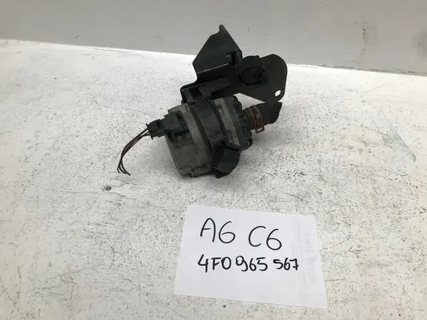 Vattenpump Audi A6 C6 3.0 TFSI image 3