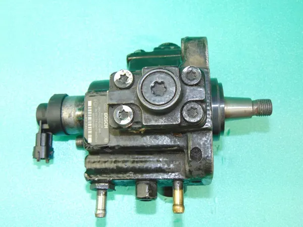 Bosch CP1 Brandstofpomp voor Opel 1.9 CDTI image 3