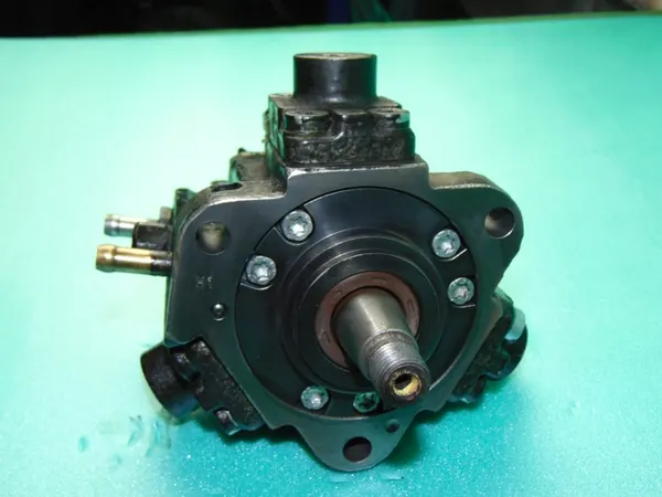 Bosch CP1 Brandstofpomp voor Opel 1.9 CDTI image 4