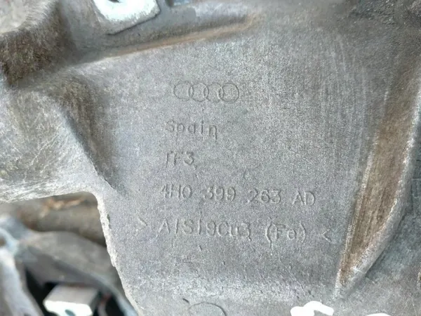 Gebruikte Audi OE versnellingsbaksteun 4H0399263AD image 3