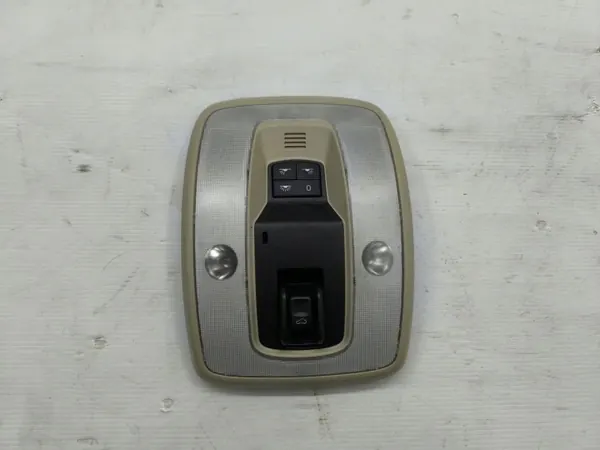 Luz de cabine Volvo XC60 OEM 39819982 - Usado image 2