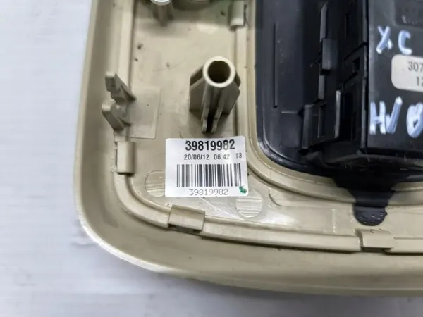Luz de cabine Volvo XC60 OEM 39819982 - Usado image 4