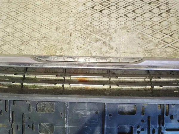 Peugeot 208 Lift Grilli OEM 9810535677 Käytetty image 3