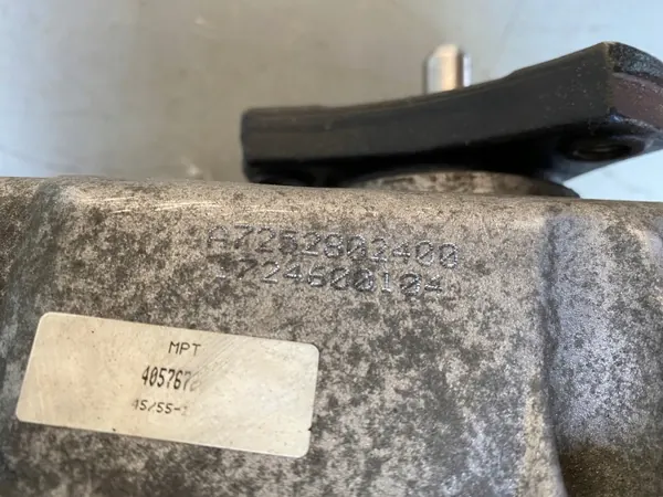 Mercedes-Benz OE A7252802400 Reducer - Gebruikt image 7