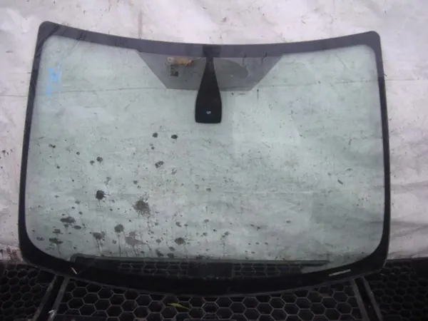 Gebruikte Ford OE voorruit met sensor verwarmd OEM image 2