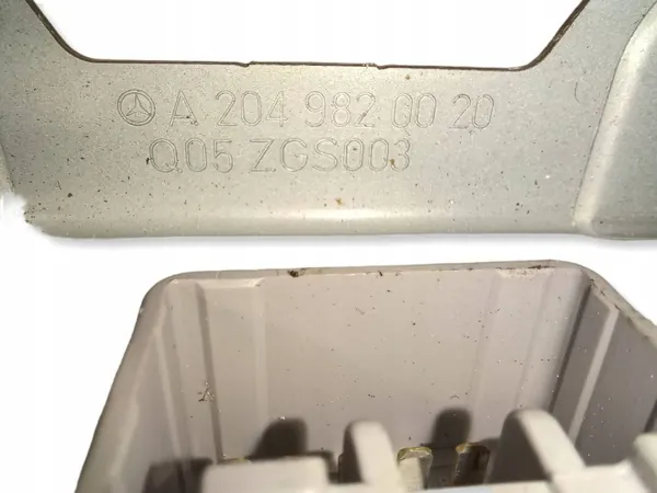 Jännitesäädin Mercedes-Benz GL X164 OEM A2049820020 image 3