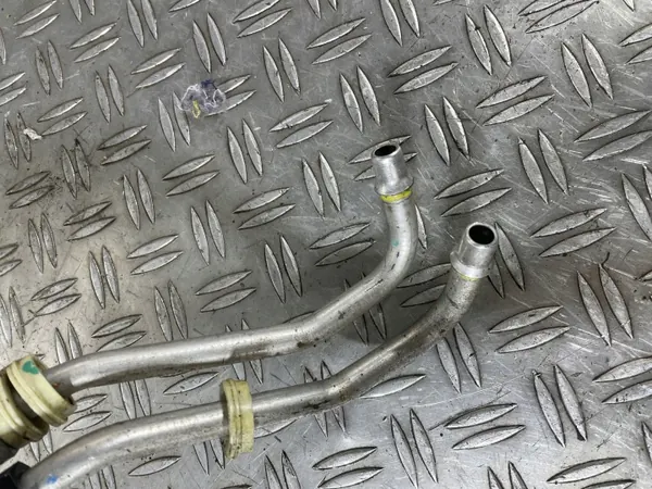 Líneas de refrigerante de aceite OEM 68210018AA Jeep image 3