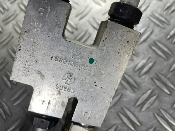 Líneas de refrigerante de aceite OEM 68210018AA Jeep image 5