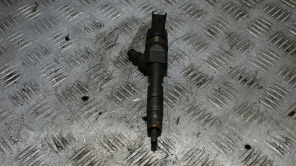 Injector Renault OE OEM 0445110230 - Usado image 3