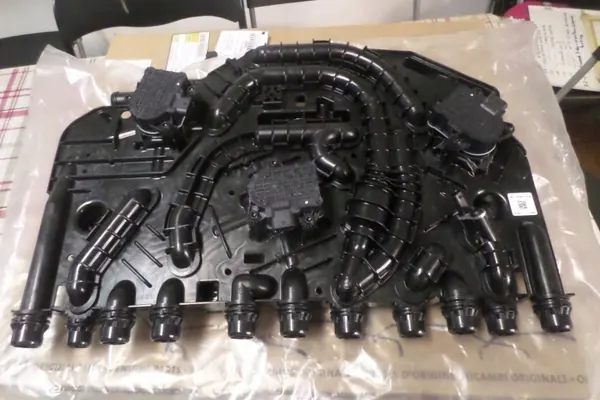 Porsche Taycan kylvätskerör OEM 9J1121406 - Begagnad image 2