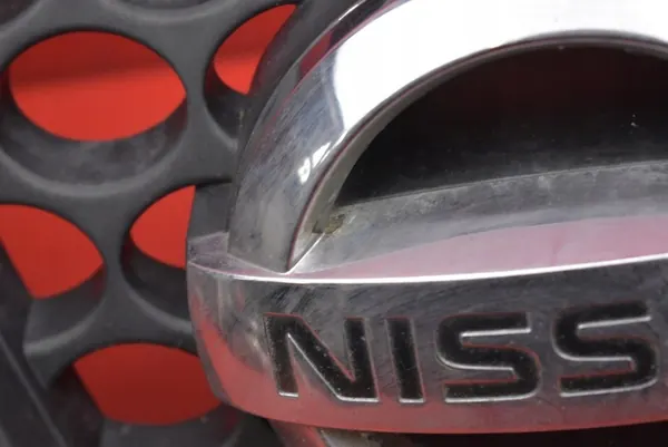 Nissan Navara NP300 Grill 1998-2006 OEM 62310VK000 image 4