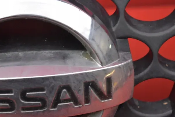 Nissan Navara NP300 Grill 1998-2006 OEM 62310VK000 image 5