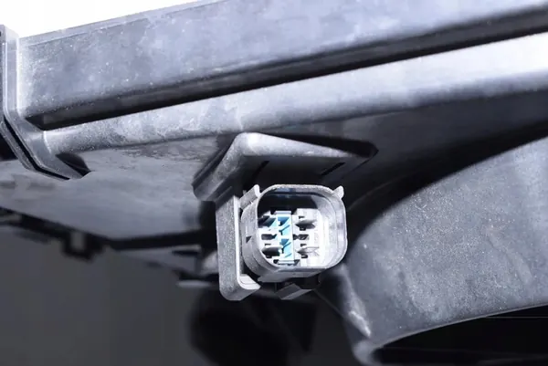 Kylarrubrik BMW 1 (E81) 2.0L 2008 OEM 7524914 image 4