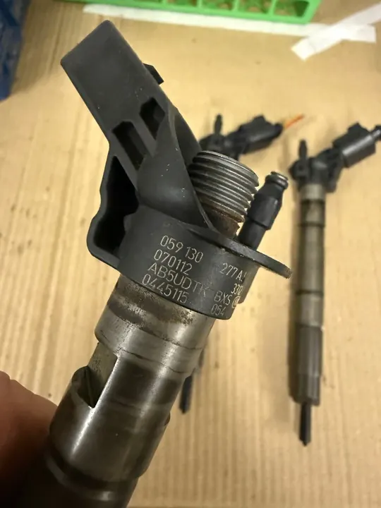 Iniettore Audi VW 2.7 TDI BPP 059130277AJ image 2