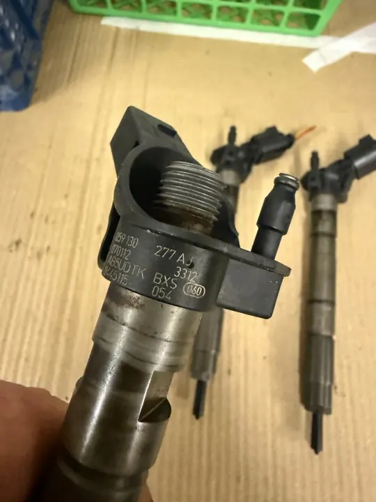 Iniettore Audi VW 2.7 TDI BPP 059130277AJ image 4