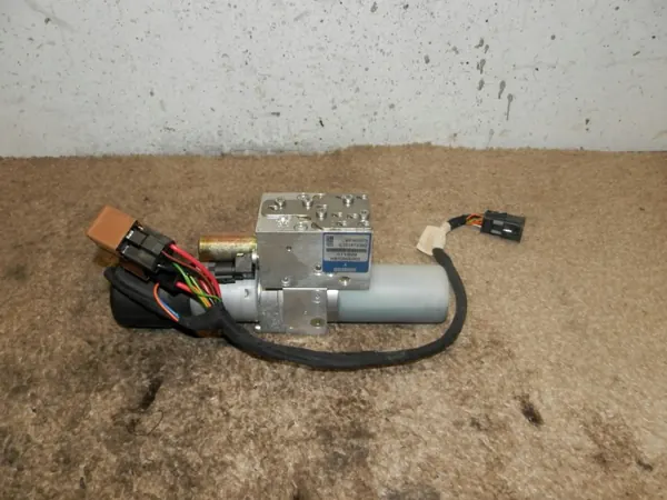 Pompe Hydraulique Toit Opel Tigra B OEM 93162375 image 2