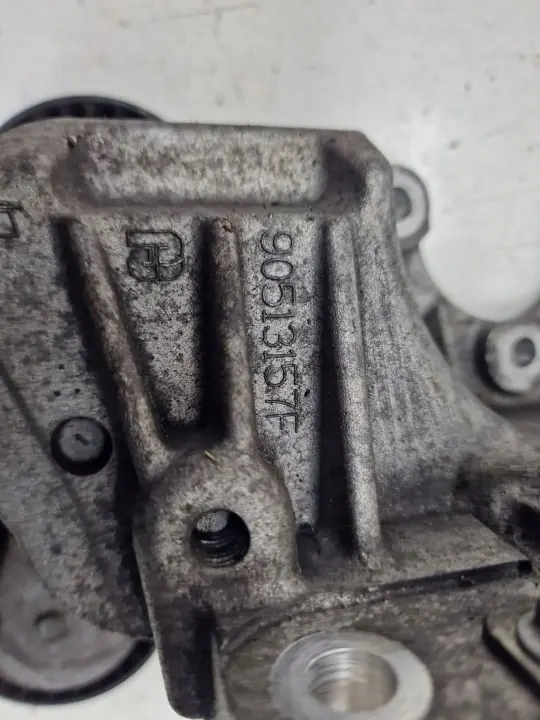 Ohjauspumpun kiinnike OEM 90513157F Chryslerille image 4