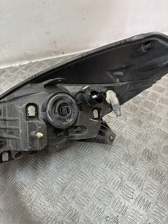 Oikea Heijastinlamppu Dacia Sandero I 08-12 OEM 260104793R image 9
