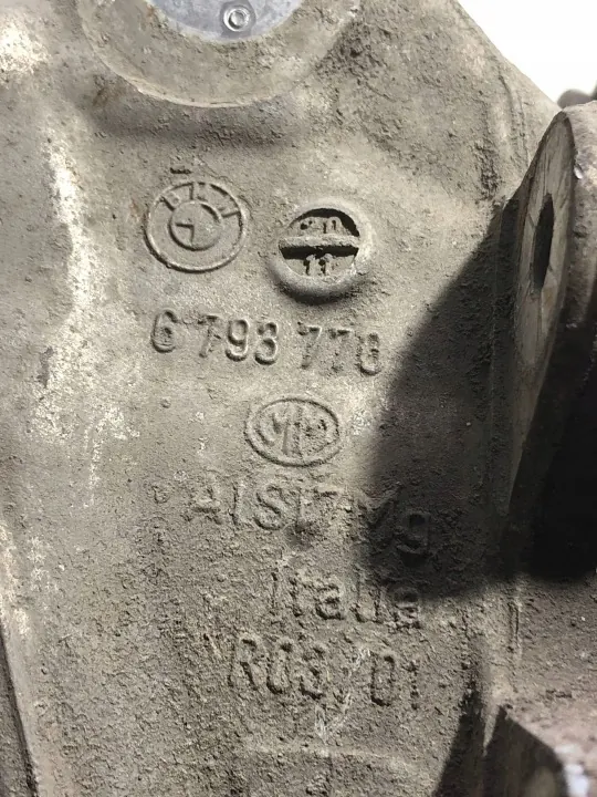 OEM 6793770 Oikea takapyörän navan BMW 5 F10 4.4L image 4