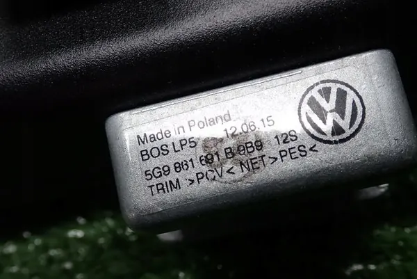 Store de coffre VW Golf VII Break OEM 5G9881691B image 6