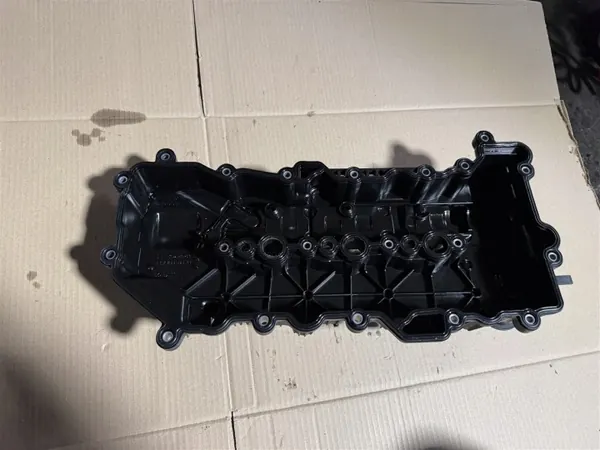 Couvercle de soupape OEM 55510723 pour Opel Astra K image 8