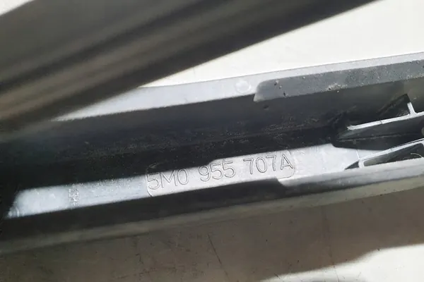 Wiper Arm VW TOURAN 1.6L diesel 2011 image 2