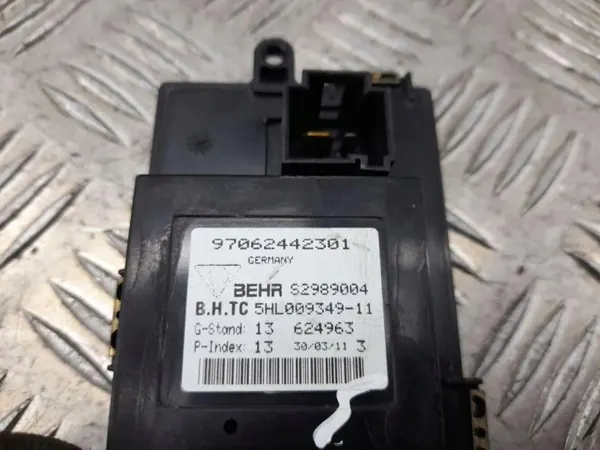 Porsche Heizungsgebläserelais OEM 97062442301 - Gebraucht image 3