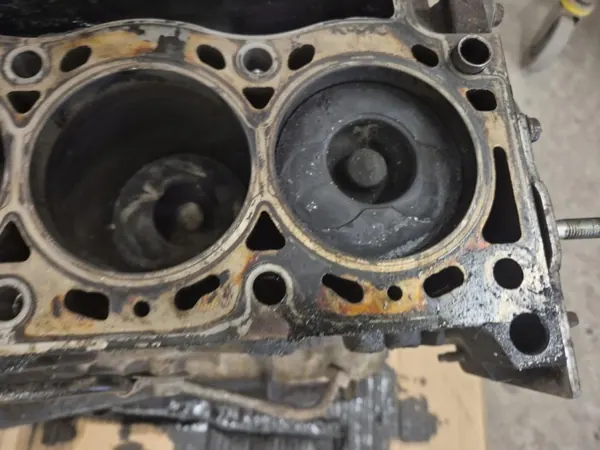 Renault Motorblock OEM Wrakomania-28321-F9A image 3