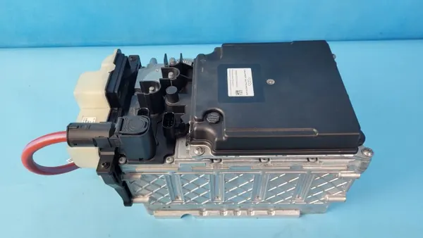 Mercedes W206 48V Starterbatterie OEM A0009825220 image 2