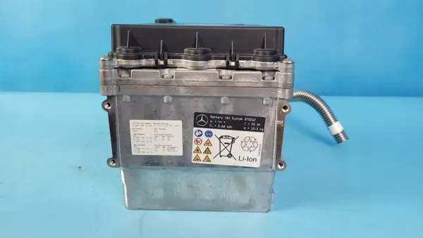 Mercedes W206 48V Starterbatterie OEM A0009825220 image 7
