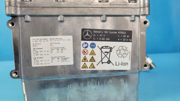 Mercedes W206 48V Starterbatterie OEM A0009825220 image 9