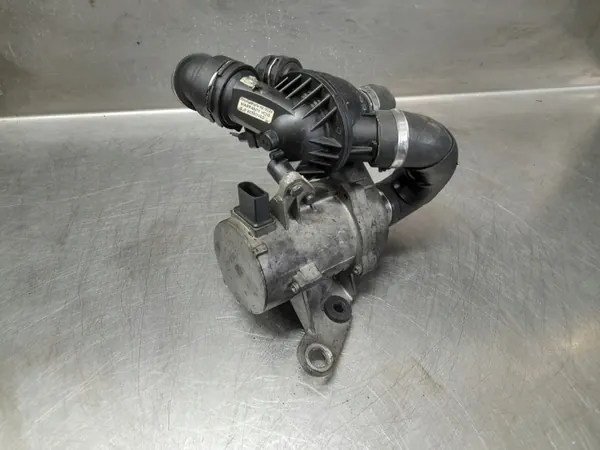 Pompe à eau BMW OEM 70285320 - État utilisé image 2