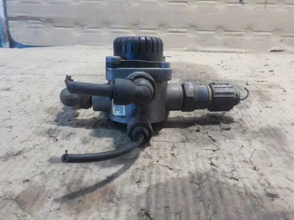 Reläventil OEM K158596 för DAF XF 105 - Begagnad image 4