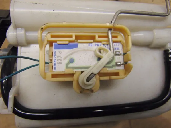 Brandstofpomp Mercedes W203 2.0 Compressor Benzine Europa image 4