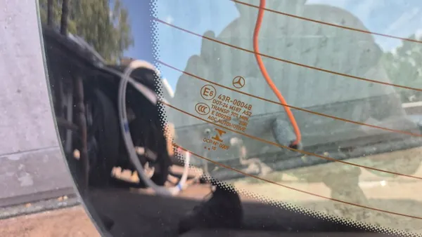 Mercedes W213 Heckkarosserieglas OEM - Gebraucht image 3