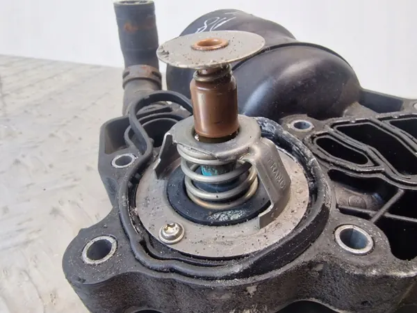 Audi OE 059115389G Oljefilterhus - Begagnad image 6