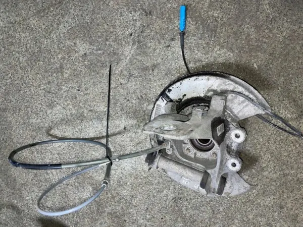 Cubo roda traseira BMW OEM 33326770924 - Usado image 2