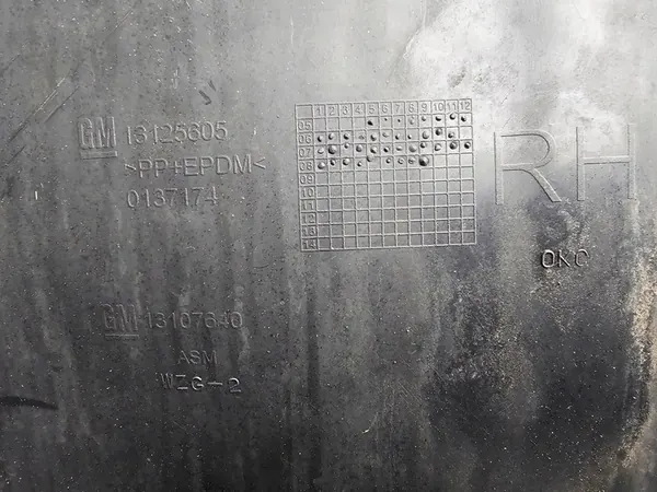 Front Right Wheel Arch Opel Astra H 2005 OEM 13125605 image 6