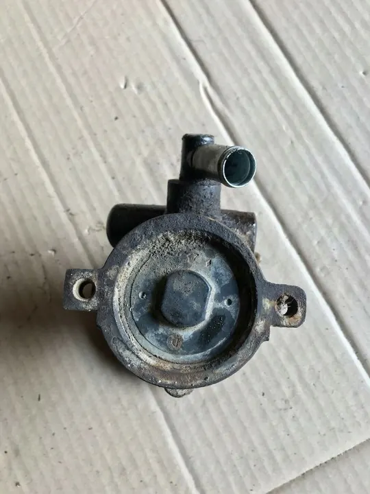 Bomba de direção assistida Volkswagen PASSAT B3 1988 OEM 027145255 image 3