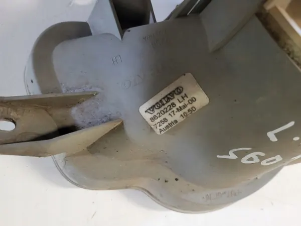 Farol de neblina esquerdo Volvo S60 OE 8620228 image 4