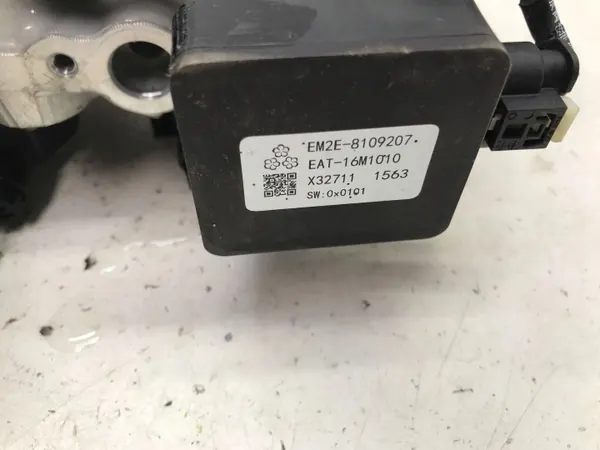 Conjunto bloco de válvulas OEM EM2E-8109207 BYD - Usado image 4