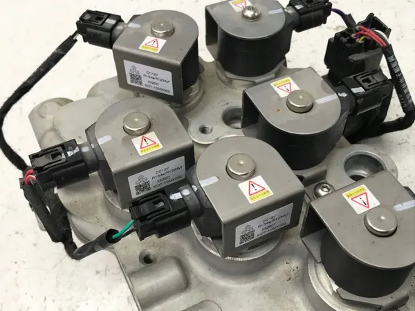 Conjunto bloco de válvulas OEM EM2E-8109207 BYD - Usado image 6