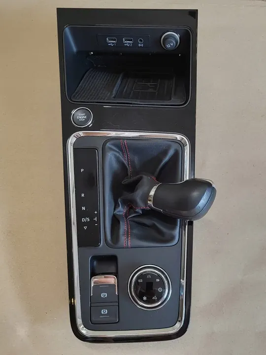 Mittelkonsole Schalter mit Induktionslader Seat Ateca OE image 2