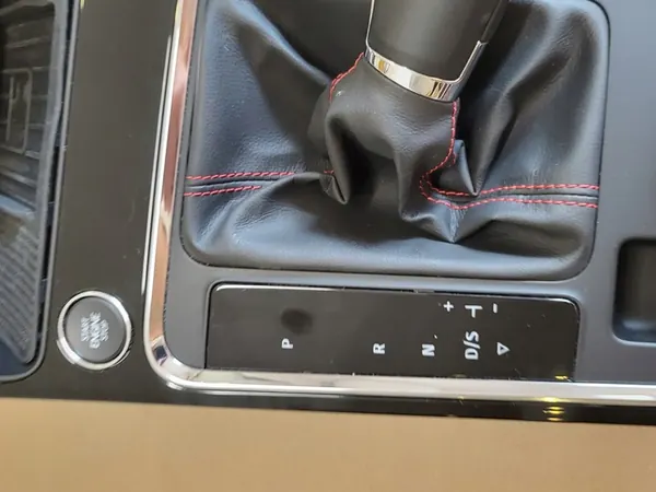 Mittelkonsole Schalter mit Induktionslader Seat Ateca OE image 6