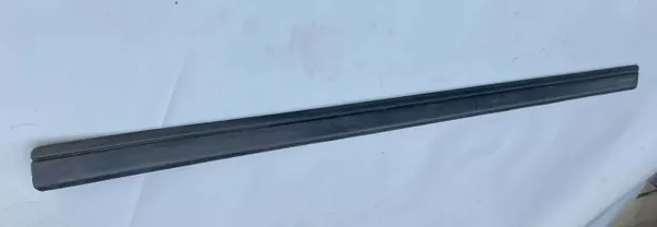 Mercedes-Benz E W124 Dörrlist Höger Fram OEM LEP4974 image 2