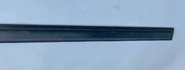 Mercedes-Benz E W124 Dörrlist Höger Fram OEM LEP4974 image 4