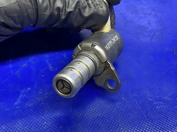 Öljynpaineventtiili VW Golf VI Audi 2.0 TFSI OEM image 3