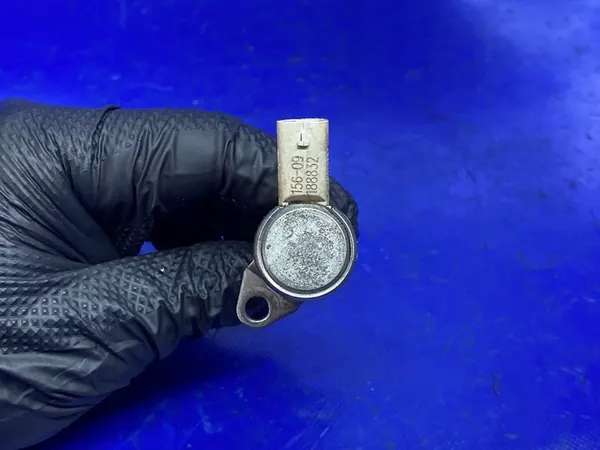 Öljynpaineventtiili VW Golf VI Audi 2.0 TFSI OEM image 4